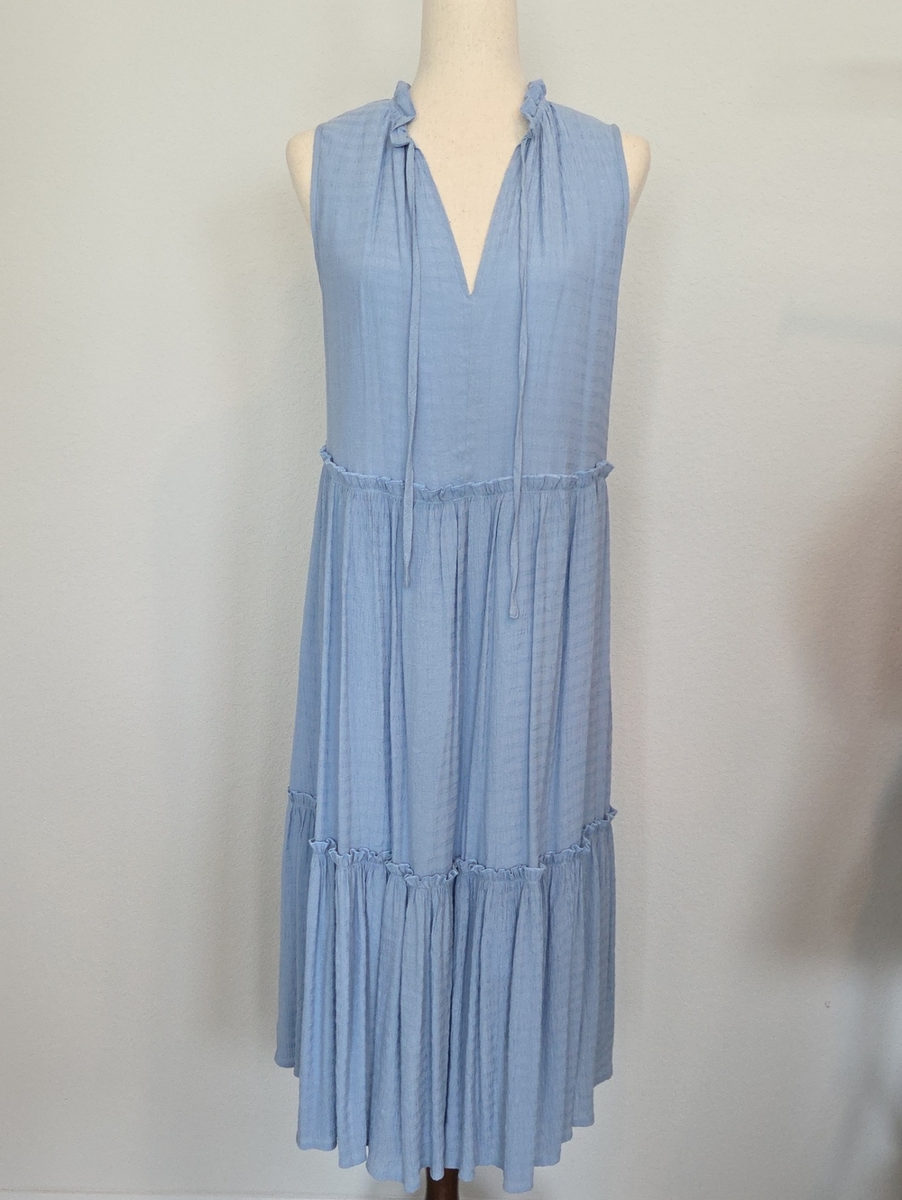 ePretty Soft Blue Sleeveless Tie V-Neck Tiered Maxi Dress Large Ruffle Lined